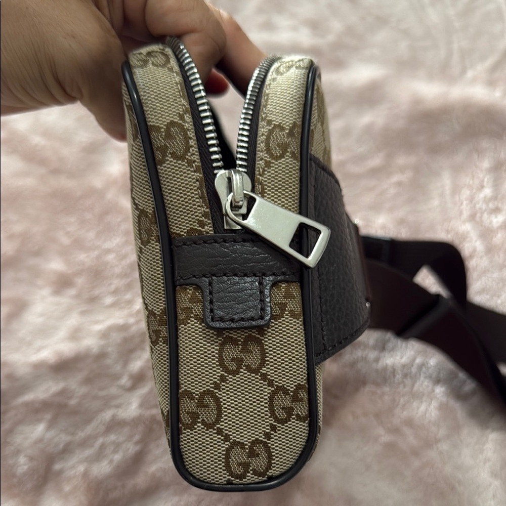Gucci Brown UNISEX  Belt Bag with Iconic Design - Picture 7 of 9